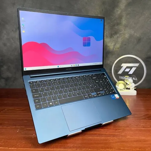 SAMSUNG GALAXY BOOK 3/INTEL I5-1335U/08 GB  DDR5/512 SSD/Intel IRIS XE GRAPHIQUE /15.6 P IPS FHD 