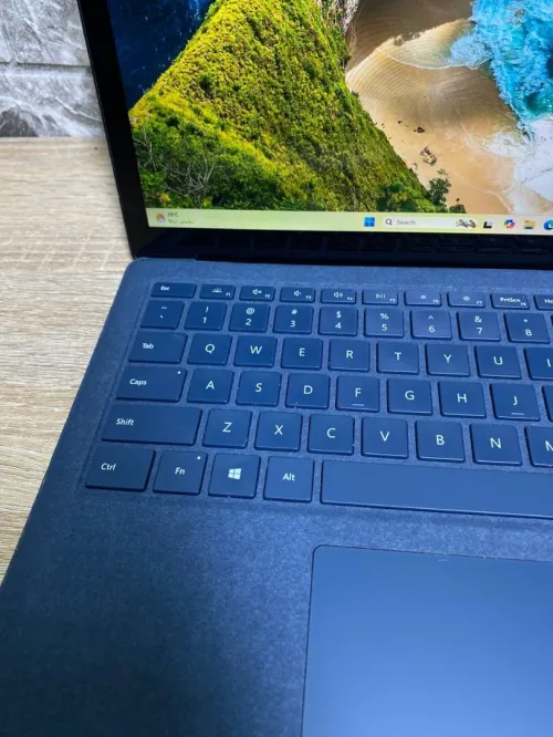 SURFACE LAPTOP 3/INTEL  I5-1035G7/08  DDR4/256GB  SSD/intel UHD graphique 4gb/13.4  2k tactile      