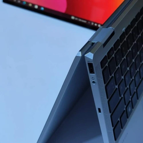 HP ELITEBOOK 1030 G8 2022 intel I5-1135G7 16GB ddr4 256GB ssd 13.3 pouce x360 4k tactile
