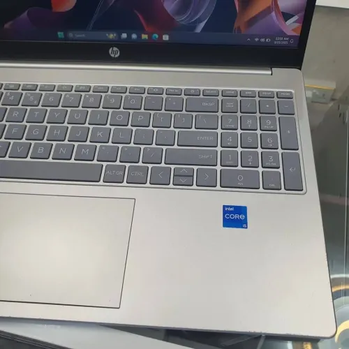 HP 15 LAPTOP /intel I5 -1330U /8GB DDR4/512GB SSD/intel iris xe graphique 4gb/15.6 pouce fhd  