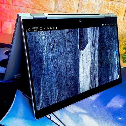 HP ELITEBOOK 1040 G4 X360/intel I5 -8265U/ram 08 gb ddr4/disk 255 gb ssd/ecran 14pouce x360 tactile