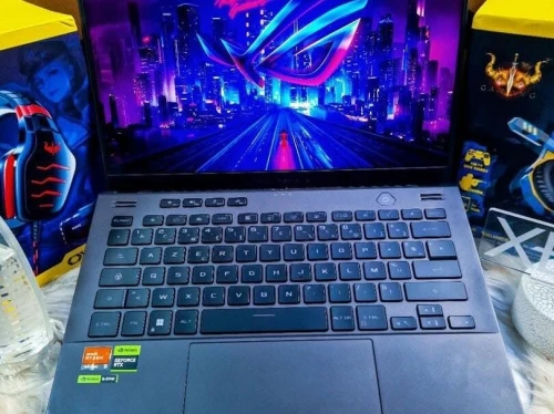 ASUS ROG ZEPHYRUS G14/AMD RYZEN 9-7940HS/32GB DDR5/1024gb ssd/RTX 4060 8GB/14.5  POUCE 3K OLED 120HZ