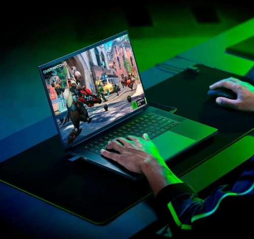 RAZER BLADE 16 2023/INTEL I9-13950HX/RAM 32GB DDR5/DISK 1TB/RTX 4070 140WATT/16QHDMini LED 300Hz  