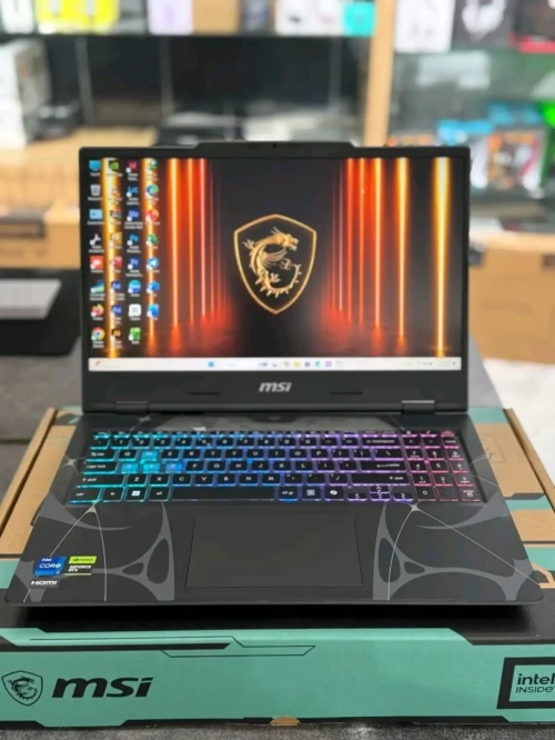 MSI CYBORG 17 AI 2025/CORE 7-240H 5GHZ/RAM 16GB DDR5/512GB SSD/NVIDIA RTX 5050 8GB/ECRAN 17.3 144H