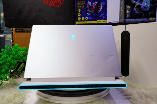 ALINEWAER X16 R1/INTEL I7-13700H/ram16 gb ddr5/disk 1024 gb ssd/nvidia RTX 4060/16 pouce 2.5K 240Hz 