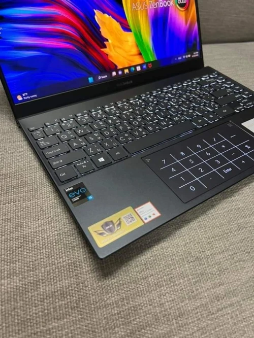 ASUS ZENBOOK 13/ intel i7-1165G7 EVO/16 gb ddr5 /1024 gb ssd/ iris xe  graphique  13.3 pouce OLED 