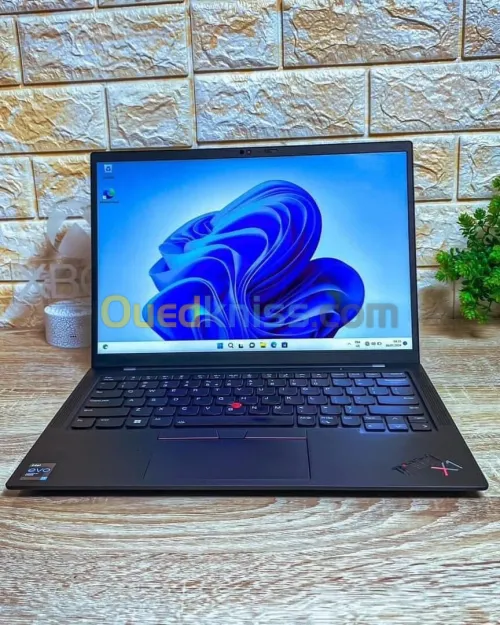 THINKPAD X1 CARBONE GEN 11/INTEL I7-1355U EVO/16GB DDR5  6400MHZ/disk  512 gb ssd/ecran 14 IPS 2k 