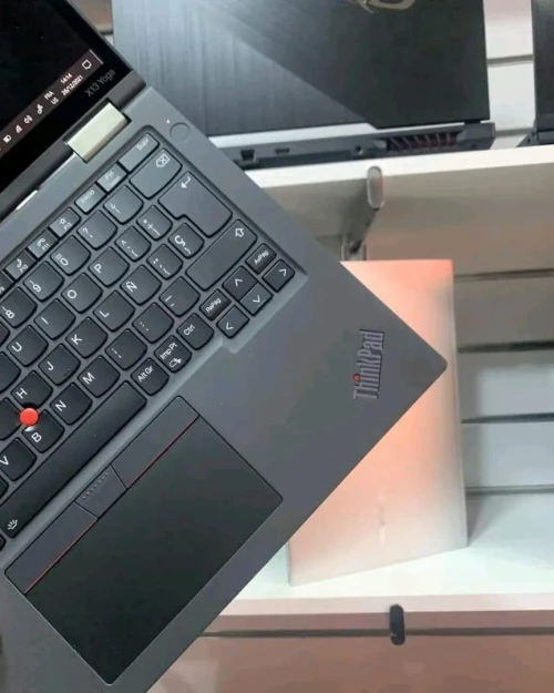 THINKPAD X13 YOGA GEN 2/INTEL I5-1145G7/ram 16 gb ddr4/disk 256 gb ssd/13.3 pouce X360 TACTILE 