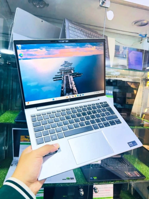 HP ELITEBOOK 830  G11/ULTRA 5 -125U/16 DDR5 /256 gbNVME/ntel AI Boost/ecran 13.3 pouce  IPS FHD