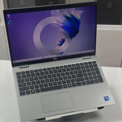 DELL PRECISION 3591/ULTRA 5-135H/16GB DDR5/512GB SSD/NVIDIA RTX 500 ADA 04GB/15.6  pouce  fuhd