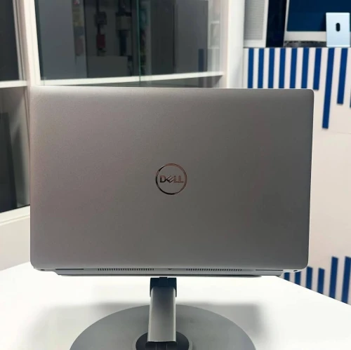 DELL PRECISION 3591/ULTRA 5-135H/16GB DDR5/512GB SSD/NVIDIA RTX 500 ADA 04GB/15.6  pouce  fuhd