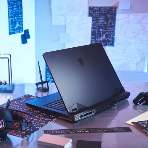 MSI VECTOR GP 77 13V/I7-13700H/32GB DDR5/1TB SSD NVEM/NVIDIA RTX 4070 8GB/17.3 2.5K  240HZ