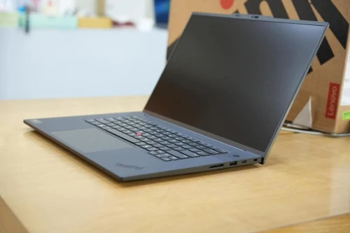 LENOVO THINKPAD P1 GEN 7 2025/Ultra 9 185H/RAM 64GB/3TB SSD/NVIDIA RTX 200ADA 8GB/ECRAN 16 2K 165HZ
