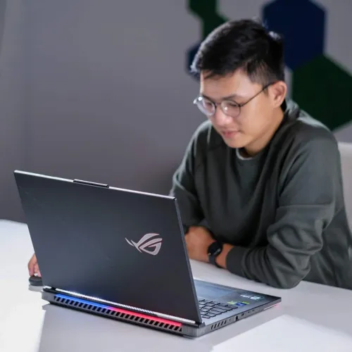 ASUS ROG STRIX G18 G834J  2023/I9-139850HX 5.5GHZ/RAM 32GB DDR5/1TB SSD/RTX 4080 12GB/ECRAN 18 POUCE