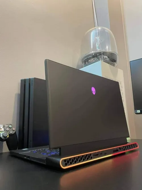  ALIENWARE M15 R6/intel I7 -11800H/ 64gb ddr4/1024gb ssd/nvidia RTX 3060 6GB/5.6  pouce 2k  244HZ