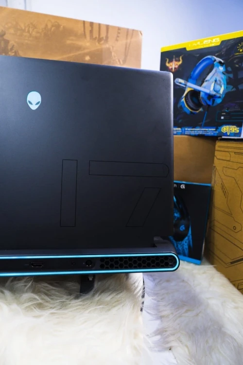 ALINEWAER M17 R5/RYZEN 7 -6800H/16 gb ddr5/disk 512 gb ssd/nvidia RTX 3070ti/ecran 17pouce 2k 165hz 