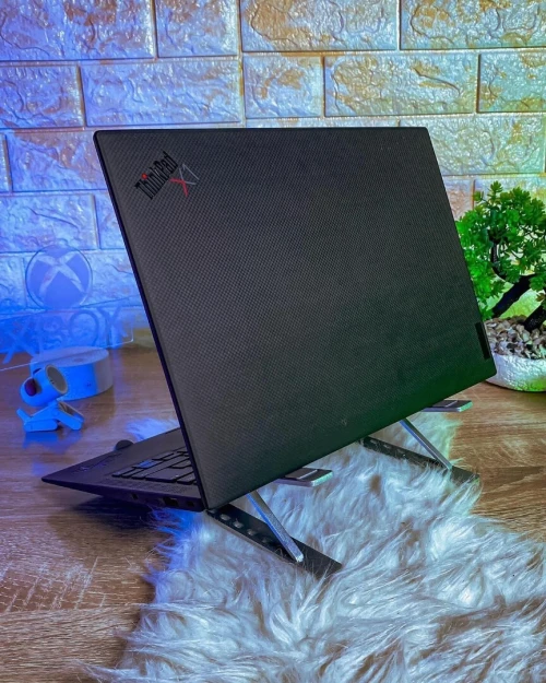 THINKPAD X1 CARBONE GEN 11/INTEL I7-1355U EVO/16GB DDR5  6400MHZ/disk  512 gb ssd/ecran 14 IPS 2k 