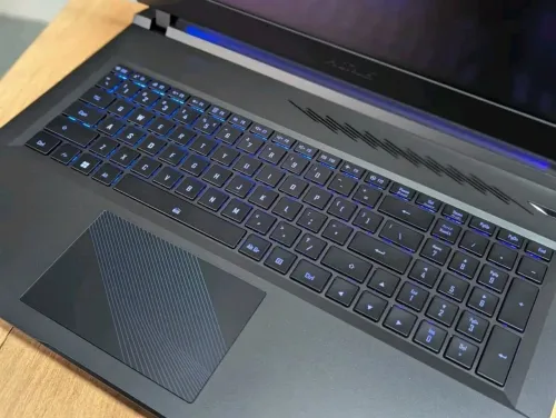 GIGABYTE AORUS 16/I7-13700H/16GB DDR5/1TB  NVME/RTX 4070 8GB/16.1" QHD+ 2.5k 240Hz
