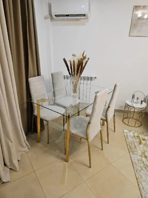 Table salon et ses 4 chaises 