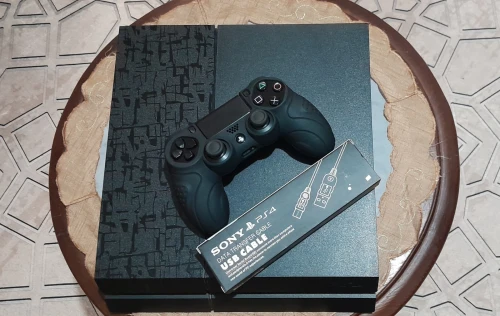 PlayStation 4 FAT نظيفة جداً للبيع نسخة نادرة 13.04