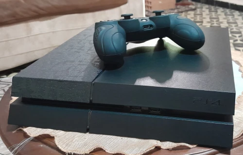 PlayStation 4 FAT نظيفة جداً للبيع نسخة نادرة 13.04