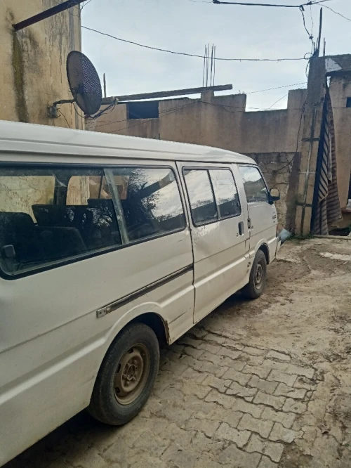 Mazda E2200 2000