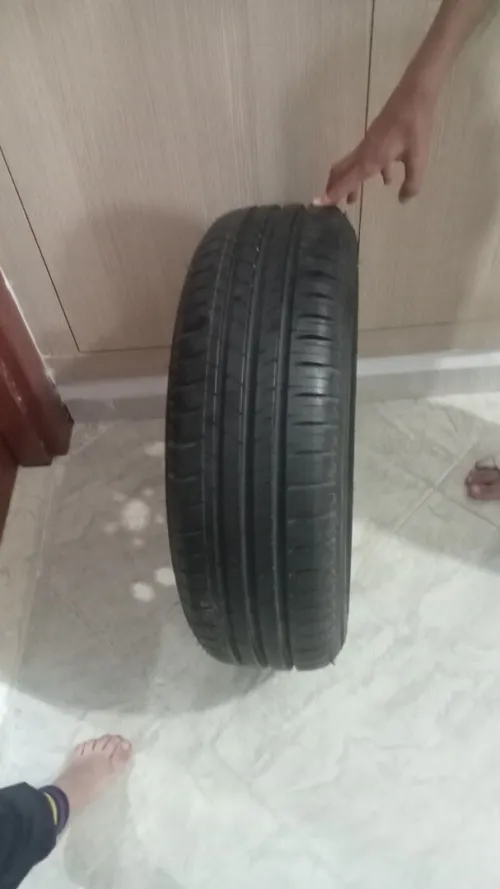 عجلة مطاطية مع لاجونت تاعها mechlin polo 1.4 essence جديدة ما مشاتش من قبل