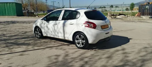 Peugeot 208 2015 Allure
