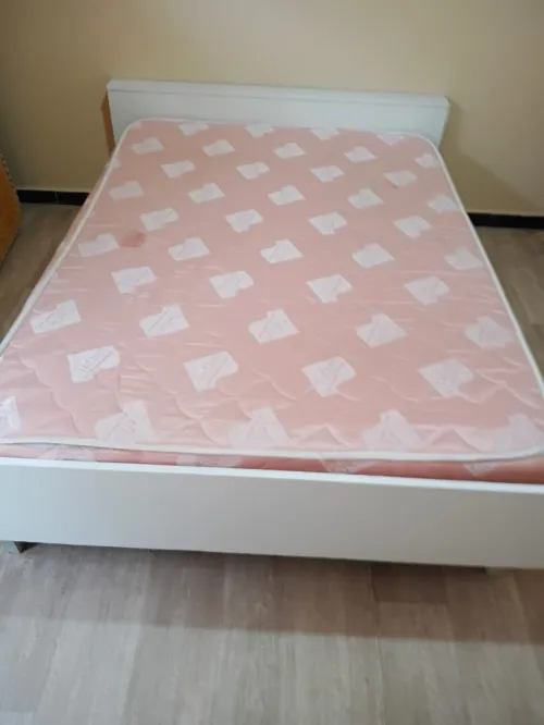 Lit double avec matelas