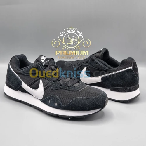 NIKE VENTURE RUNNER 