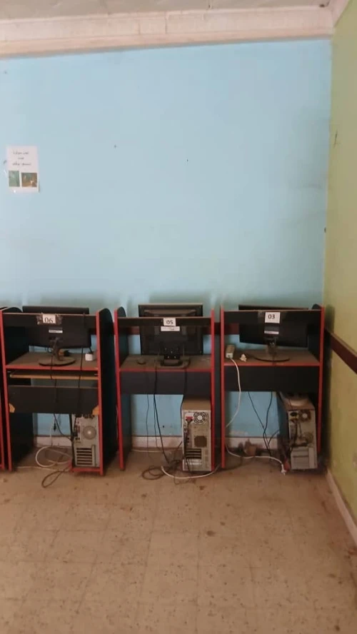 Vente un lot de matériel de cyber café vendu en état