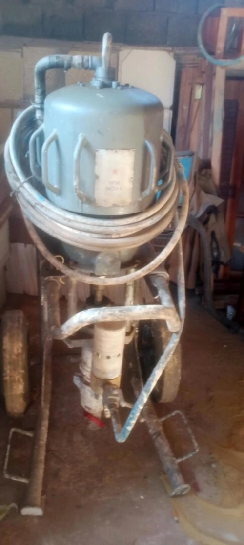 Sableuse italienne 215 litres et pompe de peinture industrielle italienne 