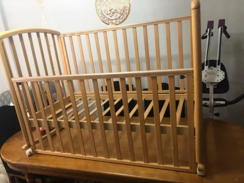 Lit bébé en bois