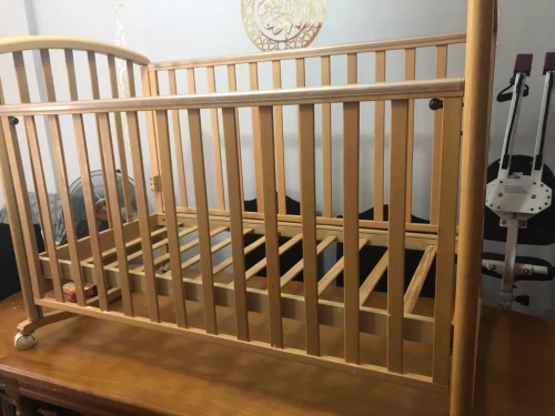 Lit bébé en bois