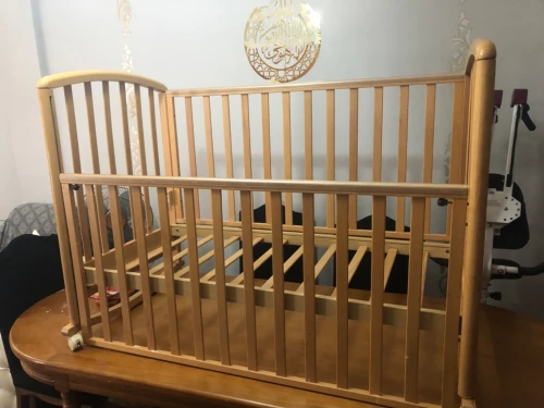 Lit bébé en bois