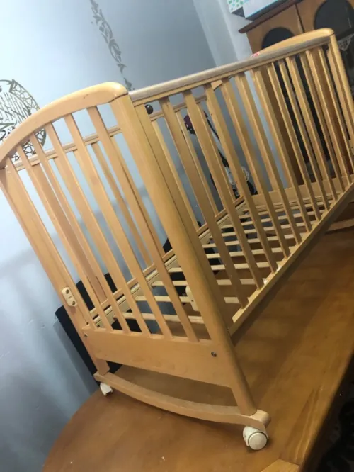 Lit bébé en bois