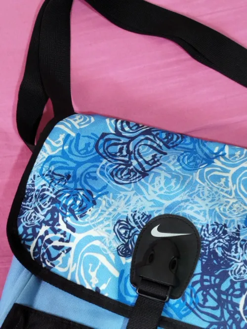 SACOUCHE NIKE !!