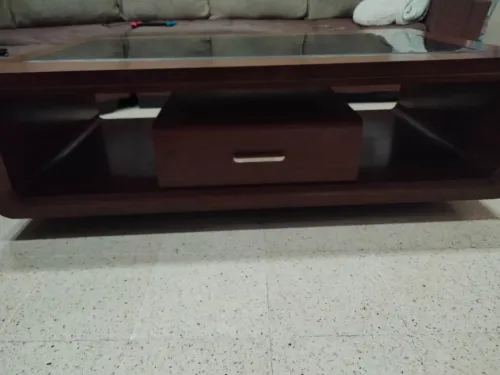 Table basse avec deux tiroirs(un de chaque côté 