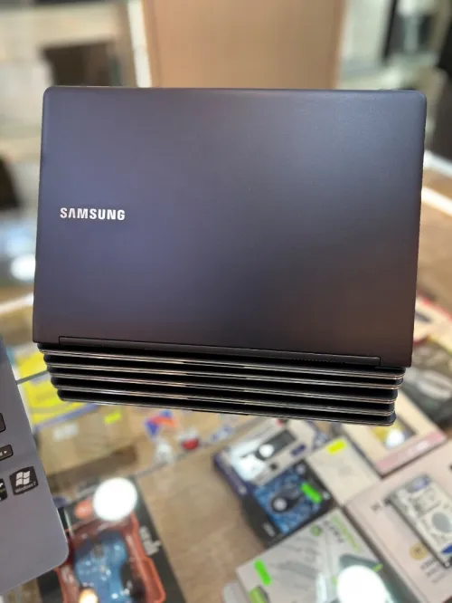SAMSUNG X900 i5 3EME GENERATION 4G DDR3 128 SSD 13.3 POUCES