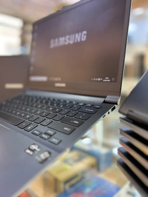 SAMSUNG X900 i5 3EME GENERATION 4G DDR3 128 SSD 13.3 POUCES