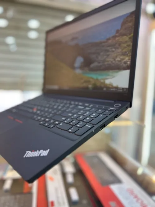 THINKPAD E15 GEN1 i5 10EME GENERATION 8G DDR4 256 SSD 15.6 POUCES FHD