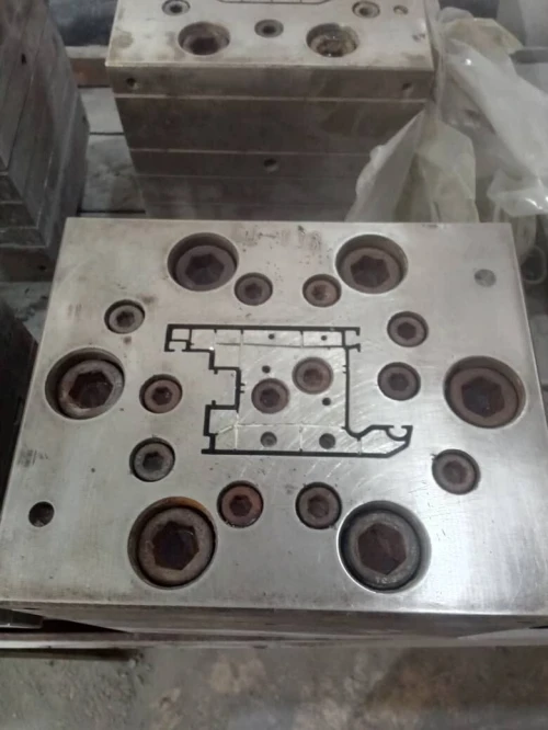 Mould 4 chambre pour profilé pvc ouvrant