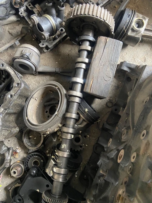 Quelques pièces de rechange de moteur 03 L skoda yeti