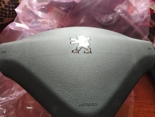 Lot de pieces détachées neuves d'origine Peugeot 207 sous emballage