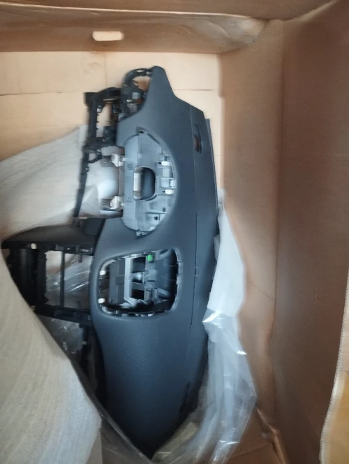 Lot de pieces détachées neuves d'origine Peugeot 207 sous emballage