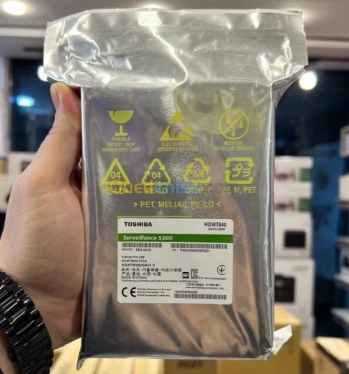 TOSHIBA SURVEILLANCE S300 - DISQUE DUR 4TB HDD - 3.5 5400 RPM - 256 MO - BRAND NEW 2024