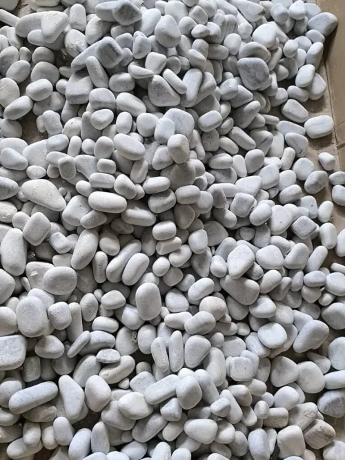 Galet en pierre de marbre blanc