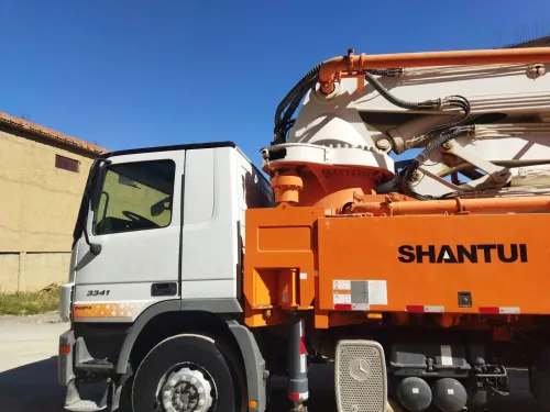 Mercedes Shantui La girafe 2015