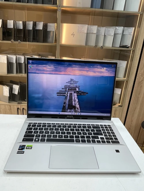 MSI Prestige 16 studio i7-13700H 16gb 1tb NVIDIA GeForce RTX 4060 8gb