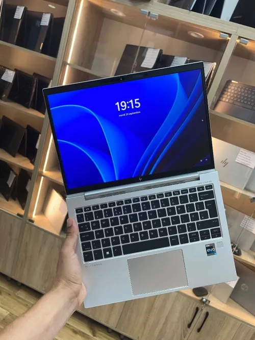 Hp elitebook 830 G10 i5-1335U 16gb 256ssd
